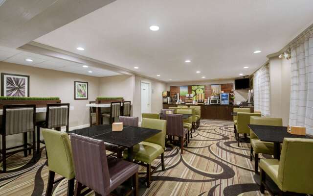 La Quinta Inn & Suites by Wyndham Cleveland Macedonia