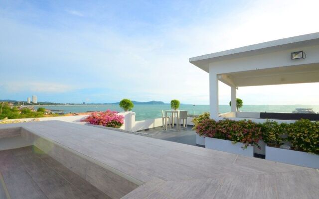 Villa 7th Heaven Beach Front