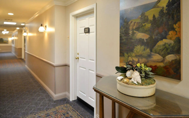 Sand Pebbles Inn