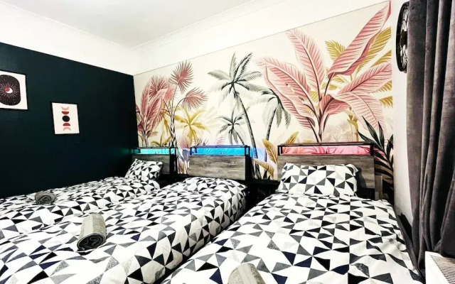 Luxury Entire Holiday Apartment - Self Checkin & Checkout