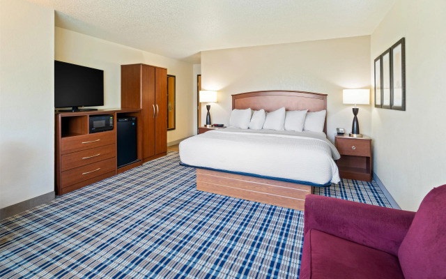 AmericInn by Wyndham Dickinson