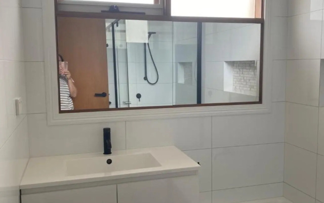 Stylish 2 Bedroom Unit