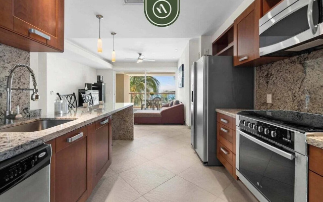 Oceanfront 2 BR Condo - Beach - Restaurant - Gym