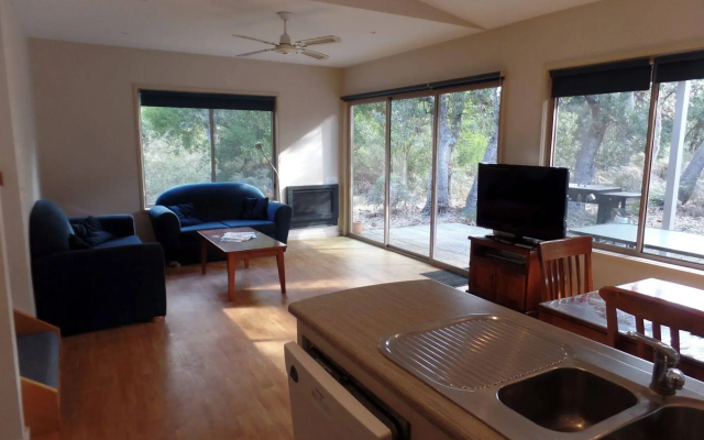 Waterfront Retreat At Wattle Point