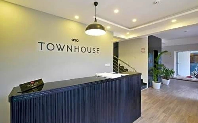 OYO Townhouse 106 Airport Road