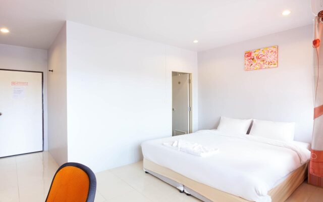 Luna Guesthouse and Travel