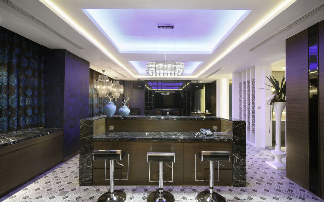 Uher Luxury Resort & Hotel
