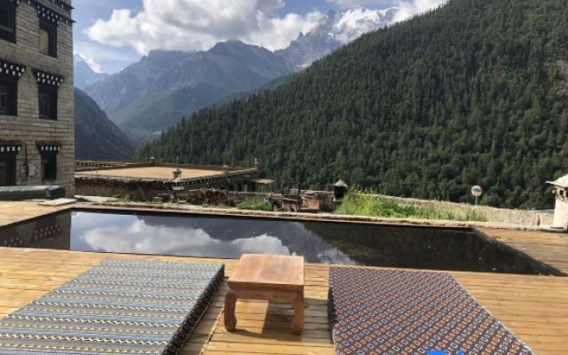 Mofan Stars Hotel – Outside – Daocheng