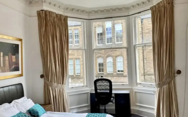Large 5 Bedroom Flat in Marchmont, Edinburgh