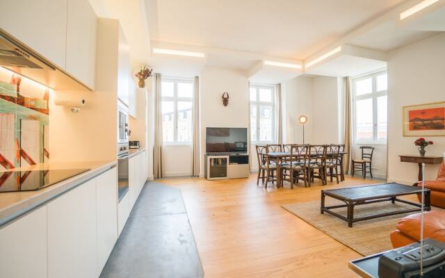 Spacious and Bright Apartment in Cais Sodre