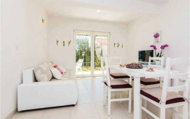 Two-Bedroom Apartment in Pakostane