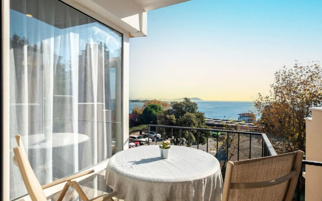 Chic Flat With Balcony Near Moda Shore