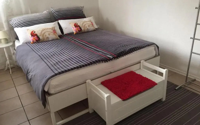 1 Zimmer Appartment im Basement links 108 A