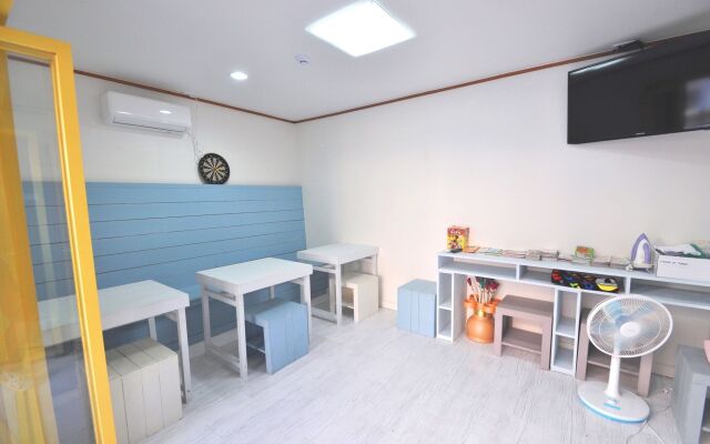 Slow Citi Guesthouse - Hostel