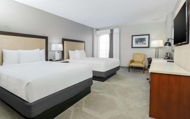 DoubleTree by Hilton Austin - University Area