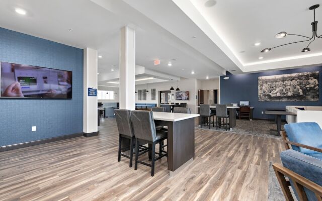 Holiday Inn Express Kansas City North Parkville An IHG Hotel