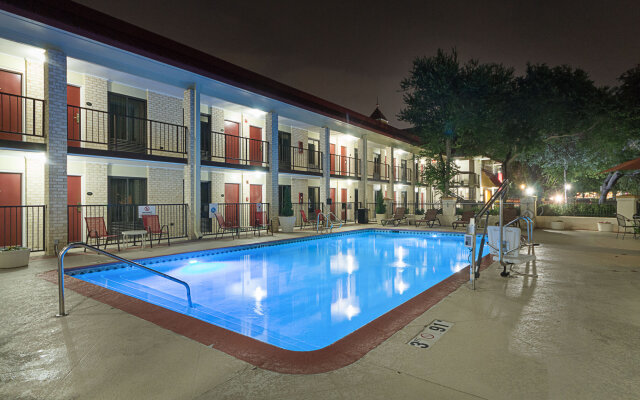 Red Roof Inn PLUS+ Dallas – Addison