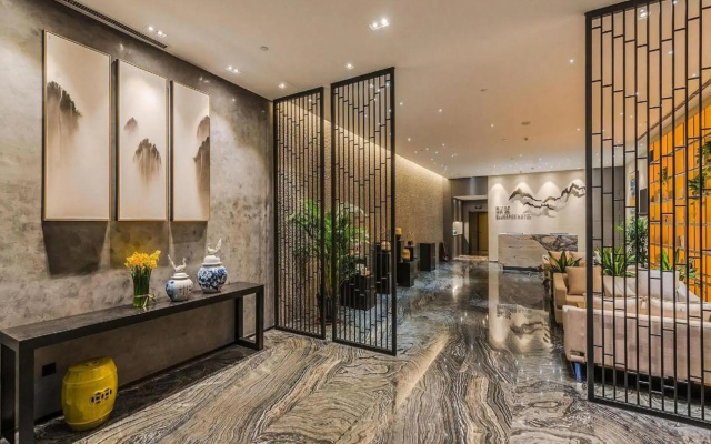 Elegance Hotel