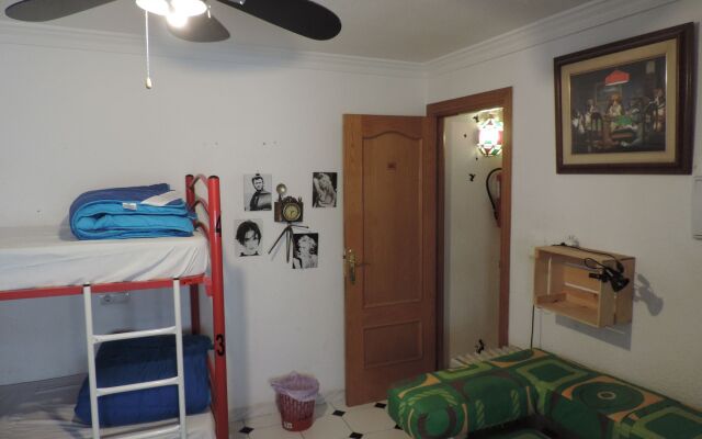 Hostal El Cascabel - Hostel