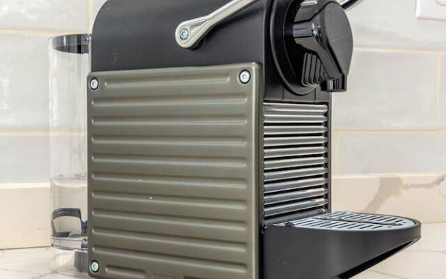 NEW Modern 3 Bedroom 10 Minute Walk to the Beach