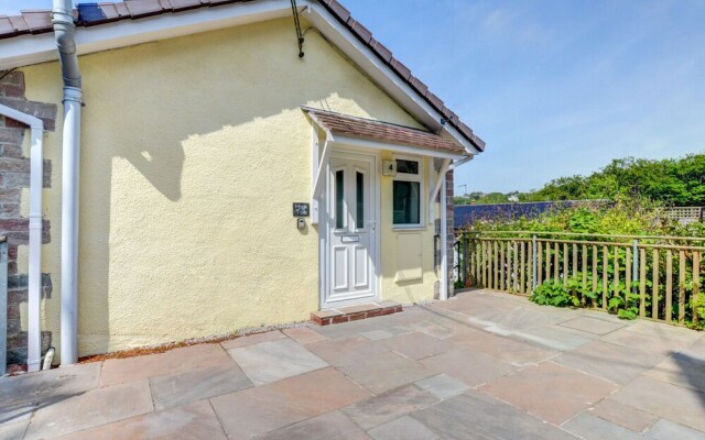 Cozy Holiday Home in Looe Near River