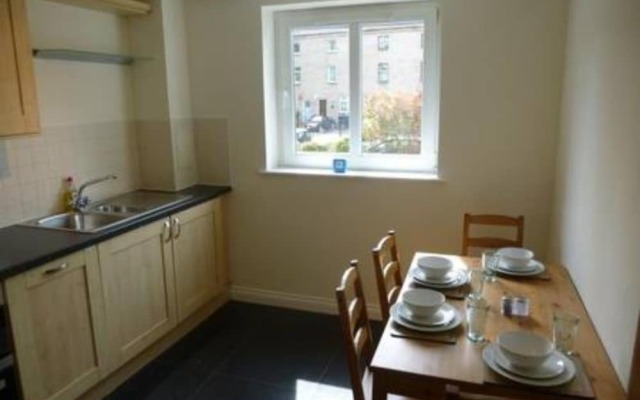 Modern Edinburgh Flat With Balcony