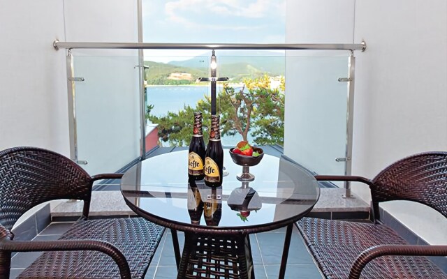 Ara Pool Villa Pension