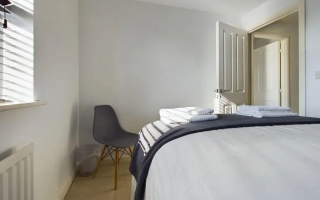 Riverfront Staffordshire Retreat