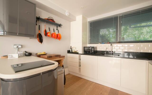 Chic 2 Bedroom Garden House in Dalston