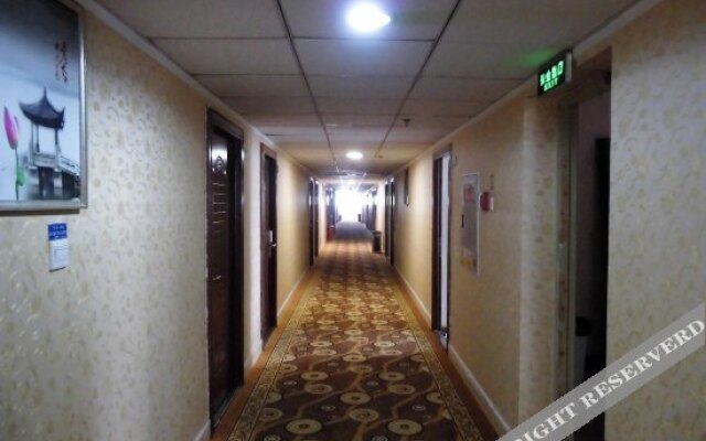Xinyue Business Hotel (Chongqing Qibo Mansion, Light Rail Station)