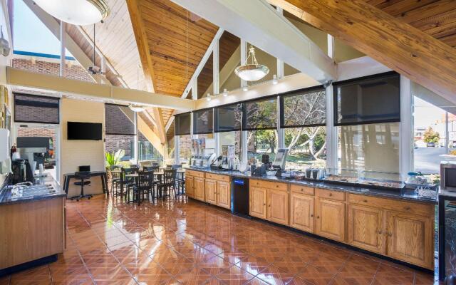 Super 8 by Wyndham Macon GA