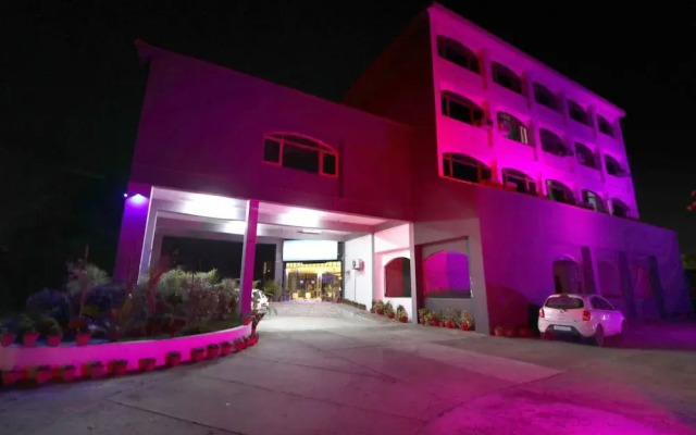 Oyo 30283 Rix'S Hotel And Resort