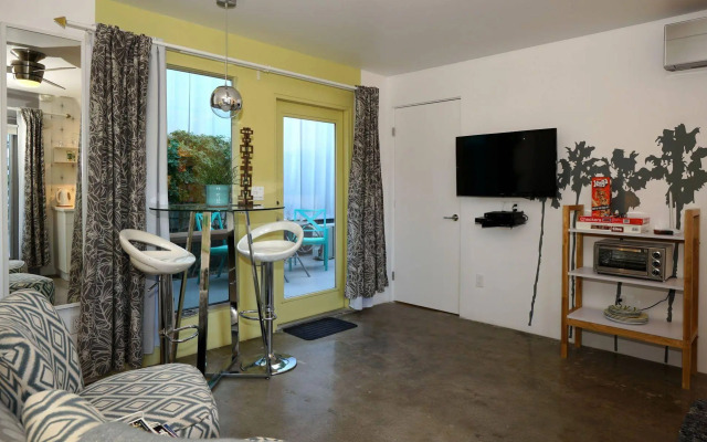The Wesley by AvantStay – Mid-Century Modern Oasis with Pool