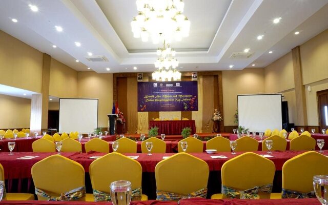 Red Chilies Hotel