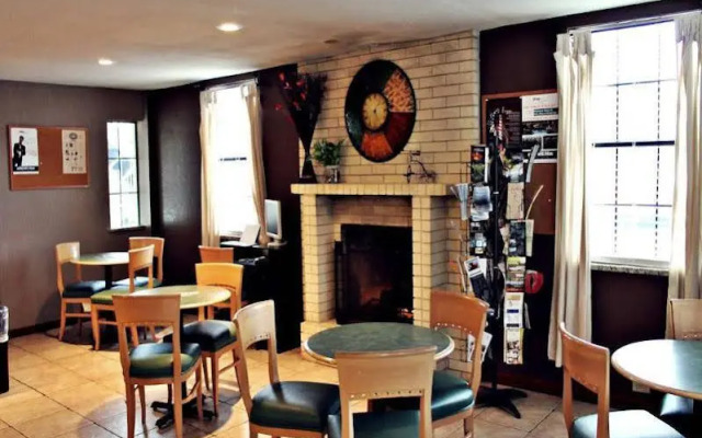 Super 8 by Wyndham Fredericksburg