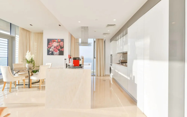 Posh Oceanfront 2BR in Bluewaters Island