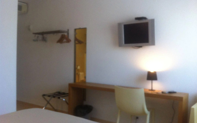 Hotel le president GARE TGV NIMES PONT DU GARD