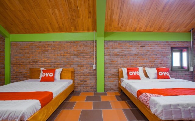 OYO 882 Lucky Hotel