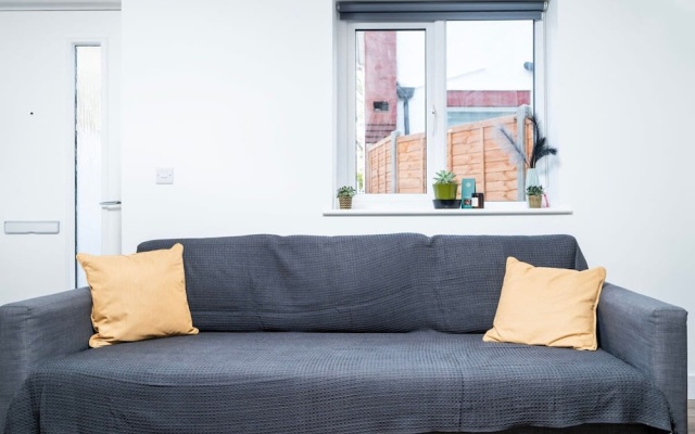 Modern Apartment in Enfield With Comfort