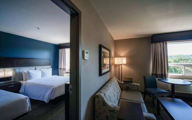 Best Western Plus Chocolate Lake Hotel