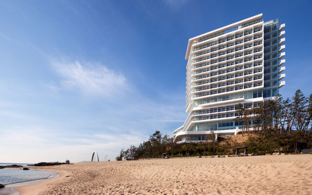 SEAMARQ Hotel
