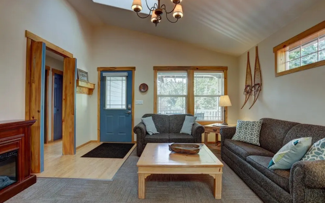 Huckleberry  3 Bedroom Home by RedAwning