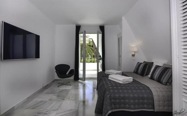 Port Oasis Golden Mile Apartment