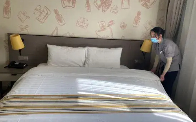 Homeinn Plus Hotel (Shenyang Hunnan Olympic Center Rongxing Building)