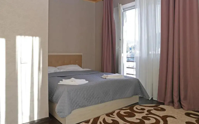 Lastivka Guest House