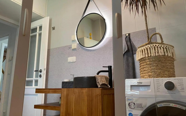 Pool & Lake Holiday Home