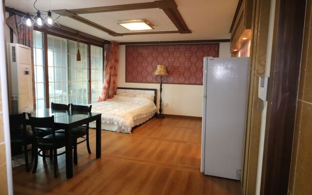 Gyeongju Raspberry Pension
