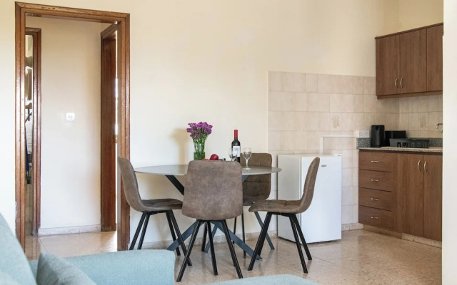 Room in Apartment - One Bedroom Apartment - Just 800 m From the Beach