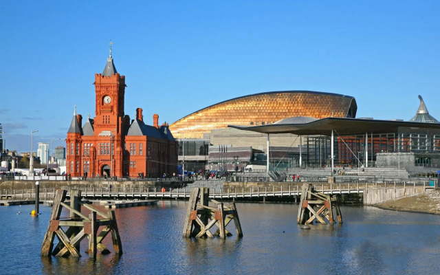 Holiday Inn Cardiff City Centre by IHG