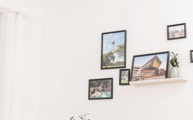 Prater Balcony Suite by ichbucheAT